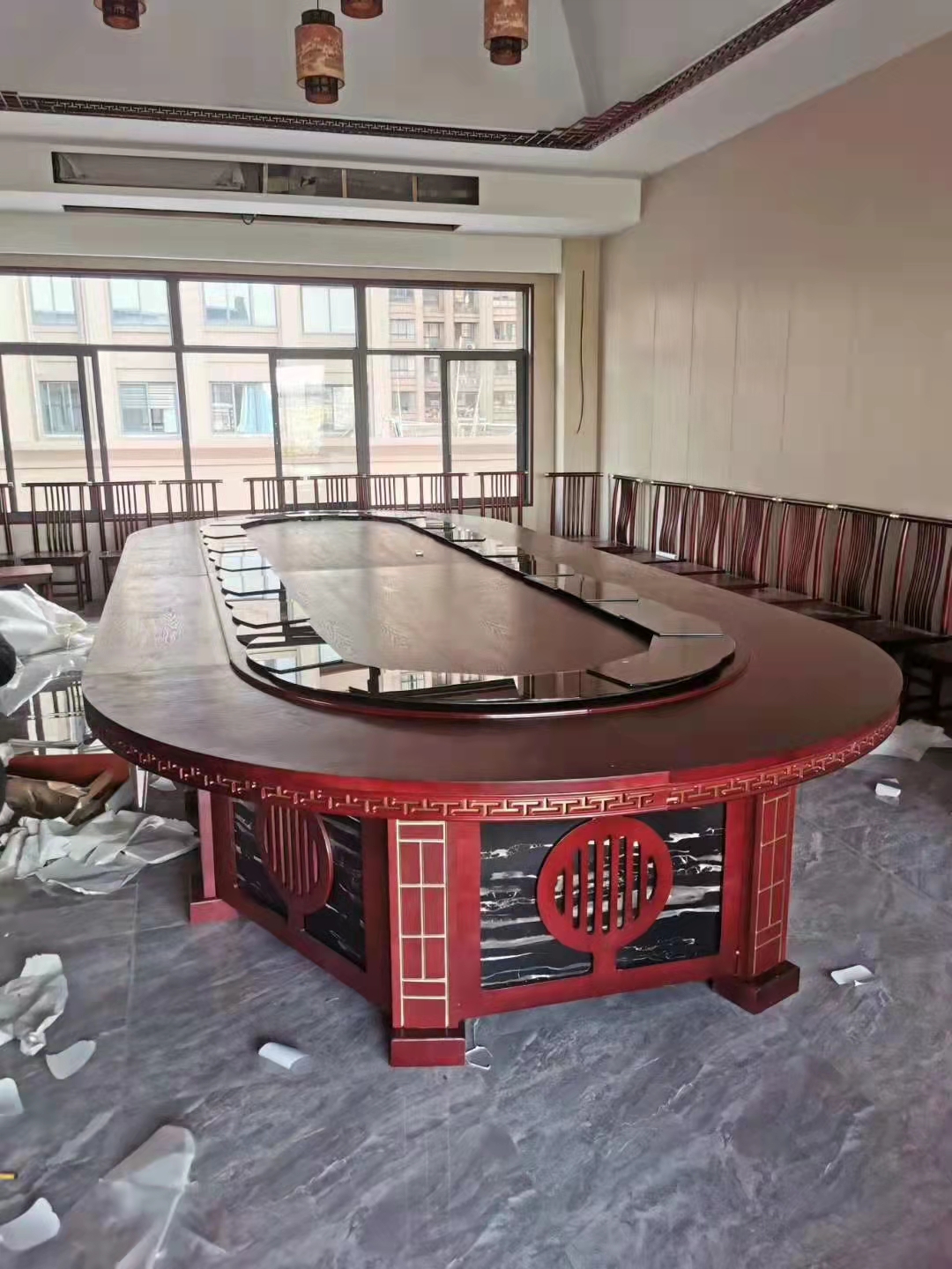 创新设计的椭圆形电动餐桌引领行业变革